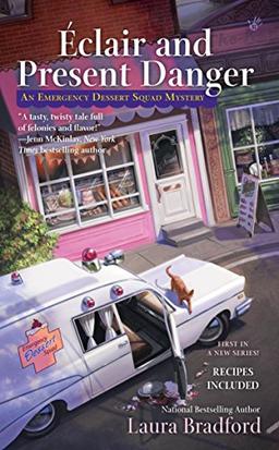 Éclair and Present Danger (An Emergency Dessert Squad Mystery, Band 1)