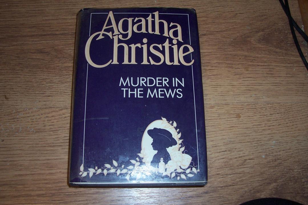 Murder in the Mews (Agatha Christie Collection S.)