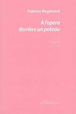 A l'opéra derrière un poteau