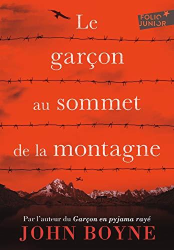 Le garçon au sommet de la montagne