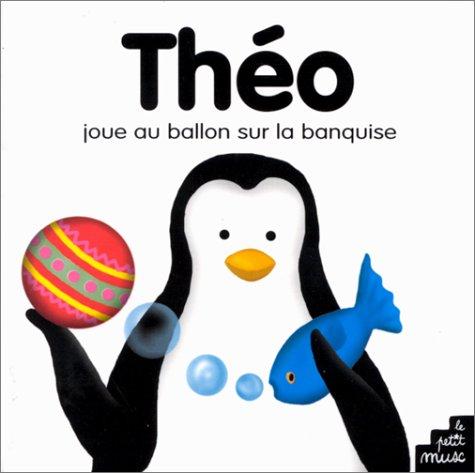 Théo joue au ballon sur la banquise