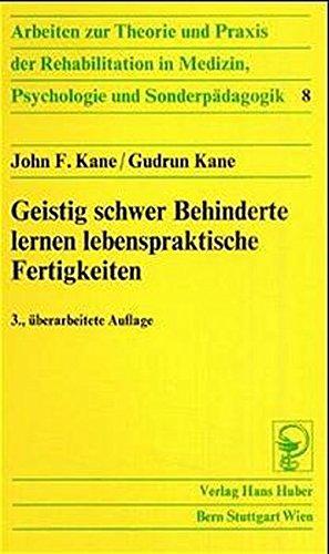 Geistig schwer Behinderte lernen lebenspraktische Fertigkeiten (Rehabilitation)