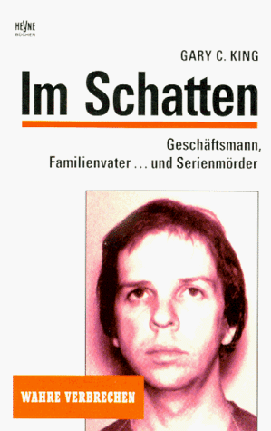 Im Schatten. Geschäftsmann, Familienvater... und Serienmörder.