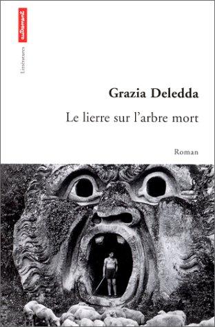 Le lierre sur l'arbre mort