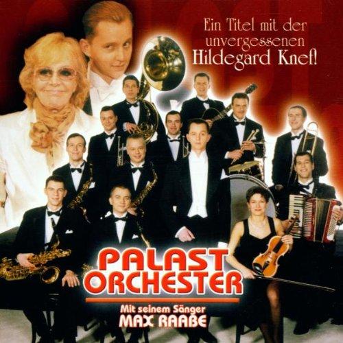 Palast Orchester mit seinem Sänger Max Raabe