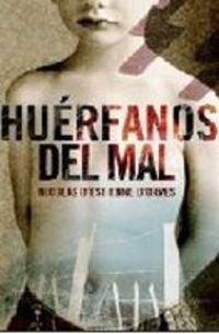 Huerfanos del mal/ Orphans of Evil (Exitos De Plaza & Janes)