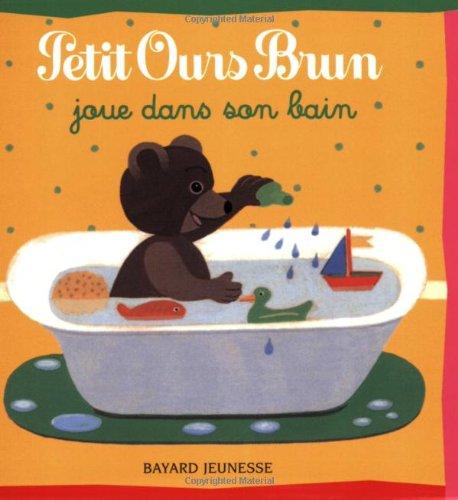 Petit Ours Brun joue dans son bain