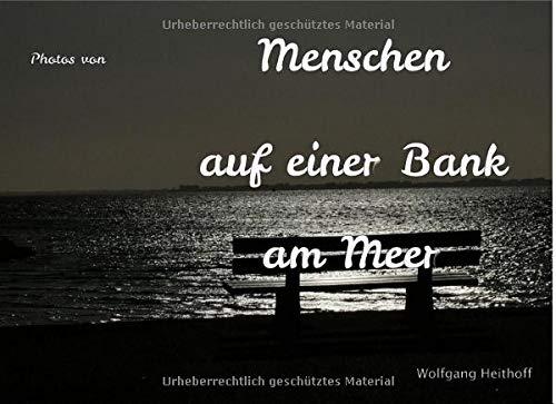 Menschen auf einer Bank am Meer