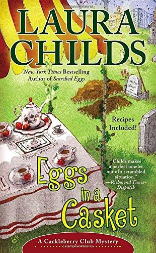 Eggs in a Casket (A Cackleberry Club Mystery, Band 5)