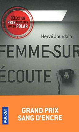 Femme sur écoute