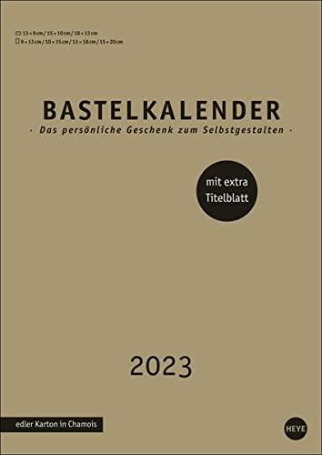 Bastelkalender 2023 Premium gold A4 - edler Karton in Chamois -Fotokalender mit extra Titelblatt zum Selbstgestalten und Monatskalendarium - Format 21 x 29,7 cm