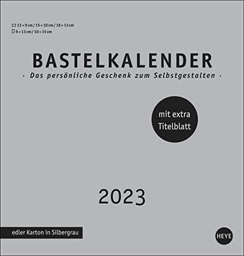 Bastelkalender 2023 Premium silbergrau mittel - edler Karton in Silbergrau - Fotokalender mit extra Titelblatt zum Selbstgestalten & Monatskalendarium - Format 21 x 22 cm