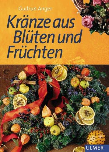 Kränze aus Blüten und Früchten