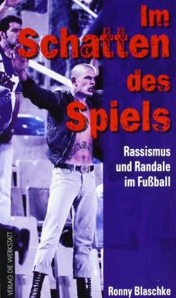 Im Schatten des Spiels: Rassismus und Randale im Fußball