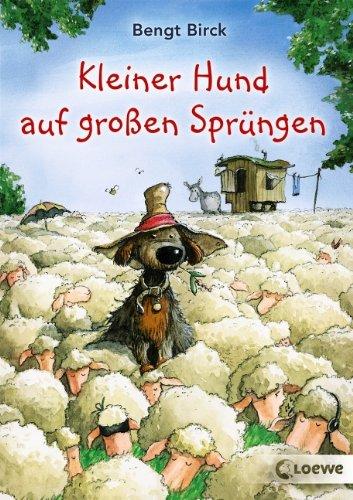 Kleiner Hund auf großen Sprüngen