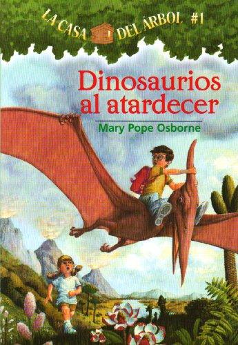 Dinosaurios al Atardecer = Dinosaurs Before Dark (Casa del Arbol (Paperback))