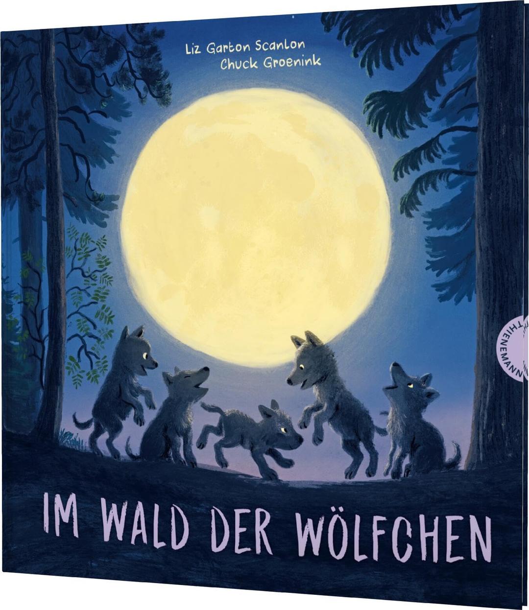 Im Wald der Wölfchen: Fünf niedliche Wolfswelpen erleben ihren ersten Lebensmonat