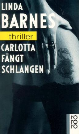 Carlotta fängt Schlangen.