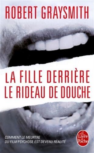 La fille derrière le rideau de douche