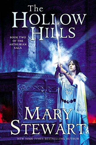 The Hollow Hills: Book Two of the Arthurian Saga (The Merlin Series, Band 2)