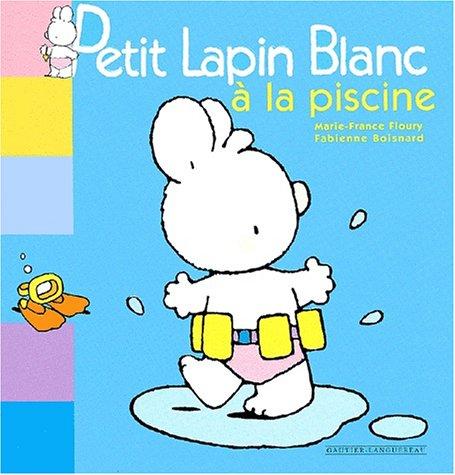 Petit Lapin blanc à la piscine