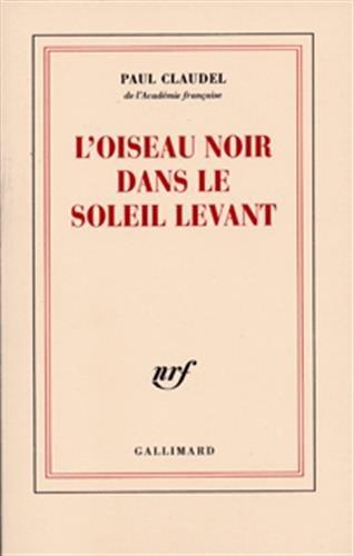 L'oiseau noir dans le soleil levant