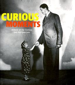 Curious Moments. Dreisprachige Ausgabe Englisch, Deutsch, Französisch