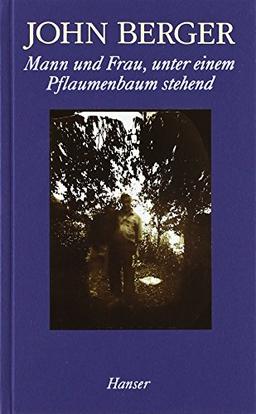 Mann und Frau, unter einem Pflaumenbaum stehend