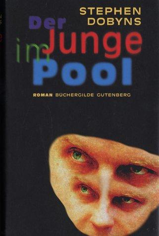 Der Junge im Pool.